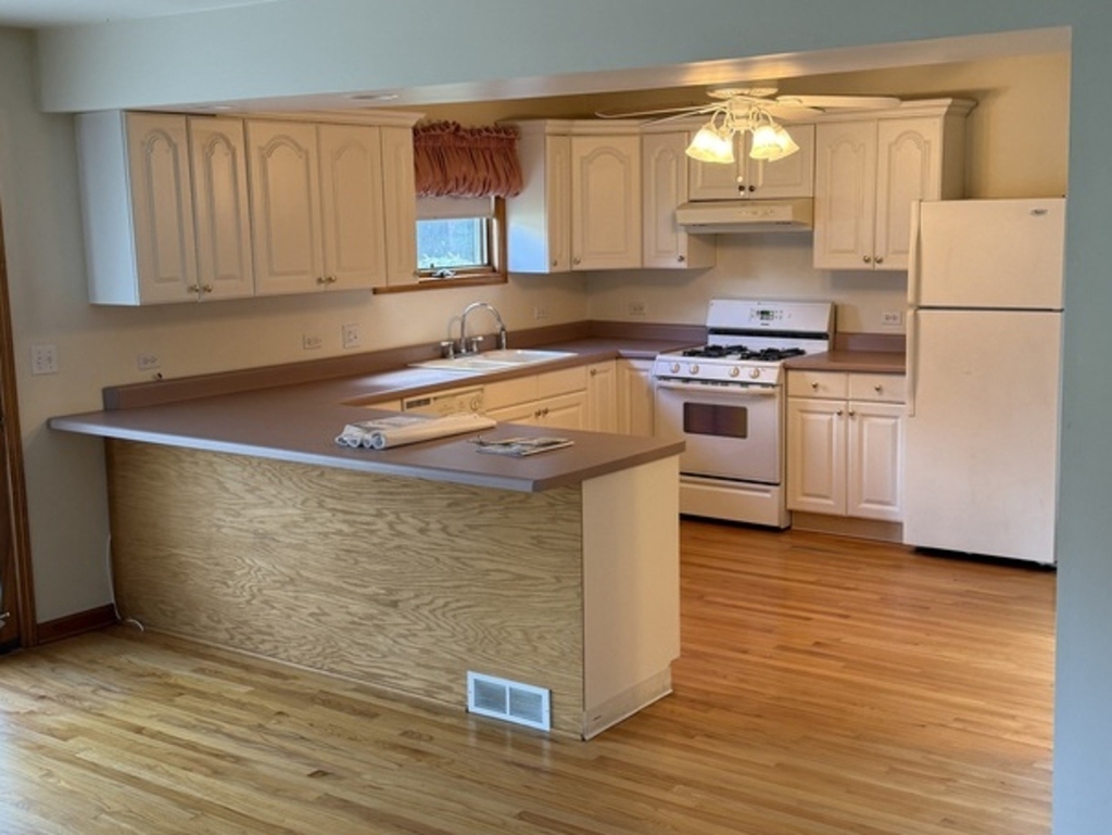 125 Maple Court - Photo 1