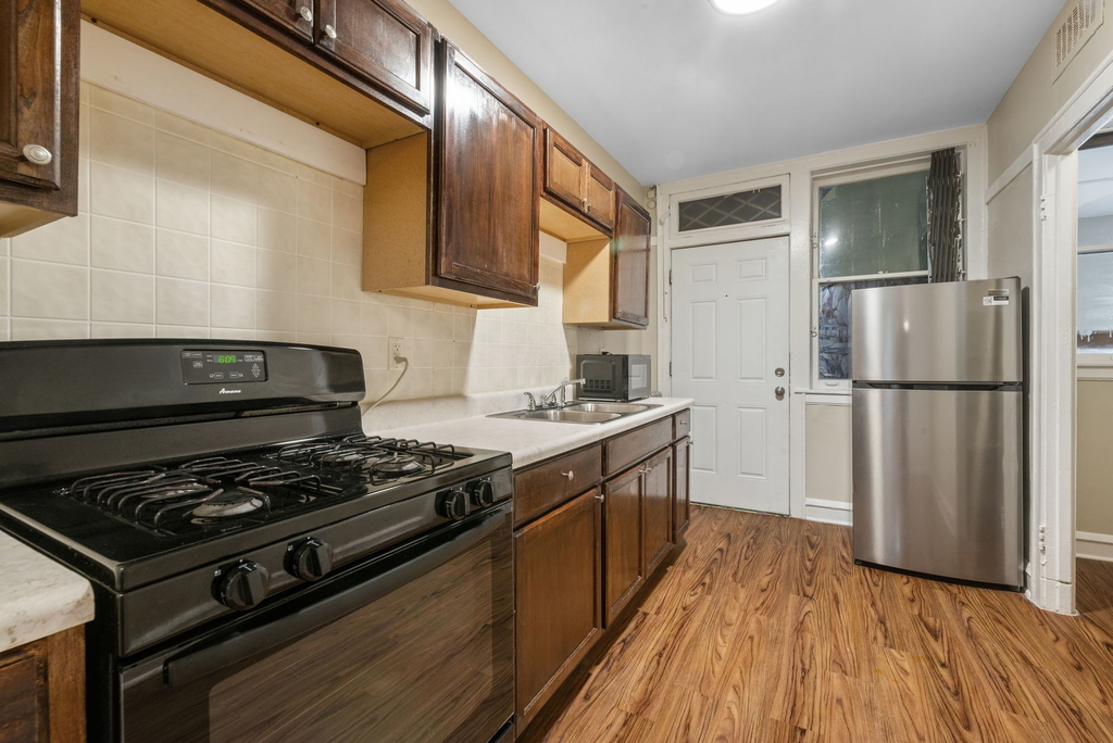 8235 S Indiana Avenue - Photo 11