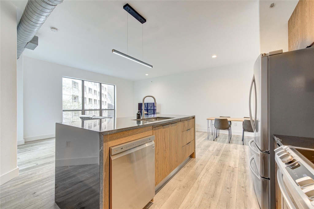 1901 Post Oak Boulevard - Photo 2