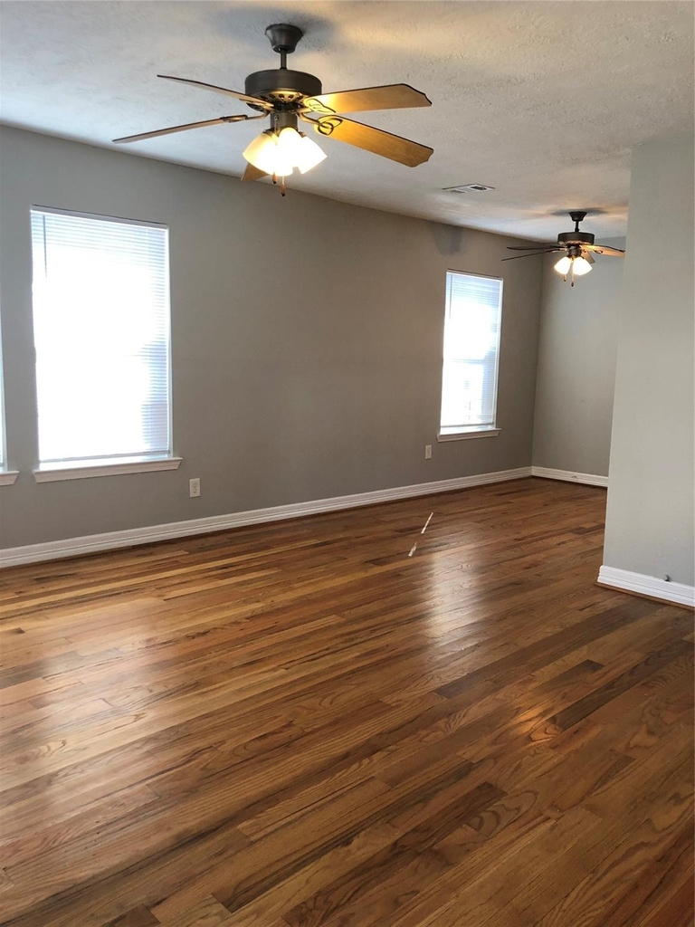 1320 W 24th Street - Photo 2
