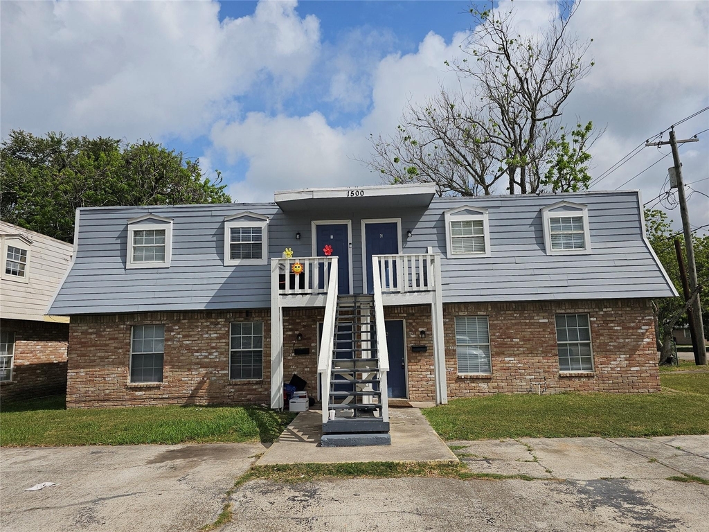 1500 Oleander Drive - Photo 0