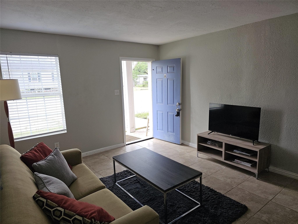 1500 Oleander Drive - Photo 2