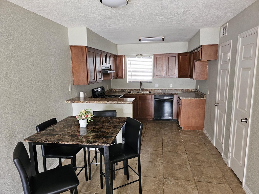 1500 Oleander Drive - Photo 3