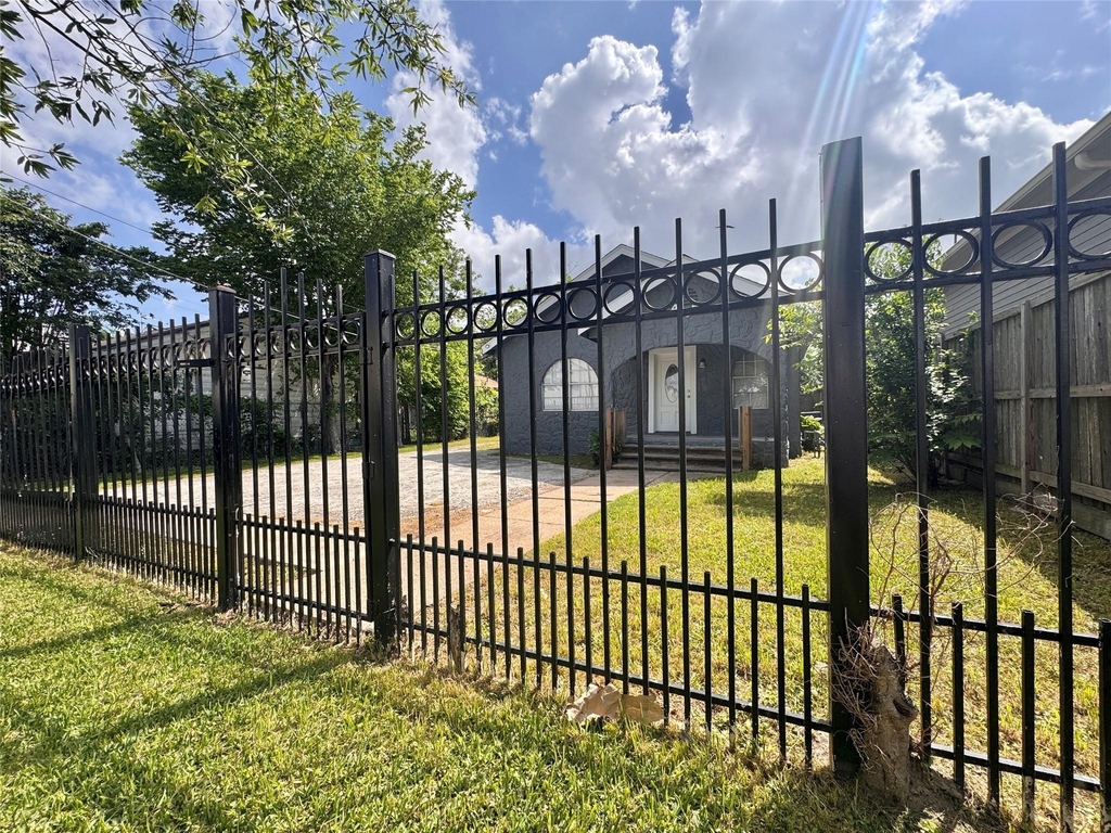4106 Robertson Street - Photo 2