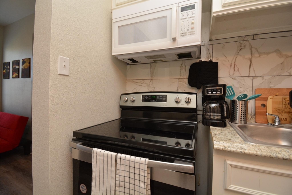 7124 Avenue F - Photo 9