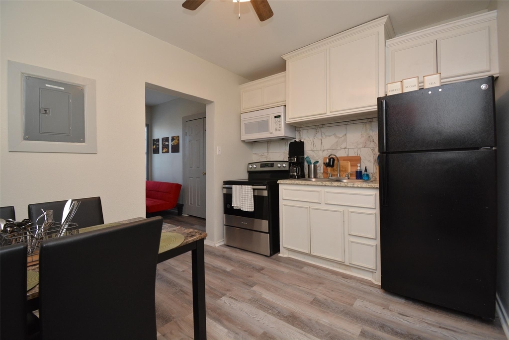 7124 Avenue F - Photo 4