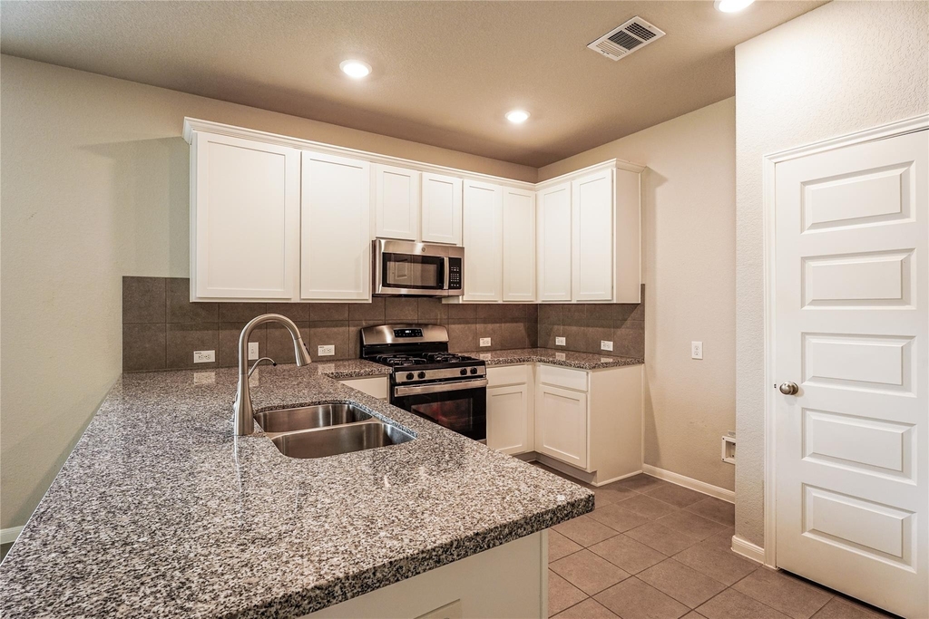 8414 Quiet Bay Drive - Photo 8