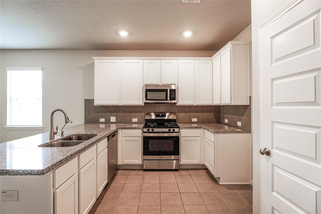 8414 Quiet Bay Drive - Photo 9