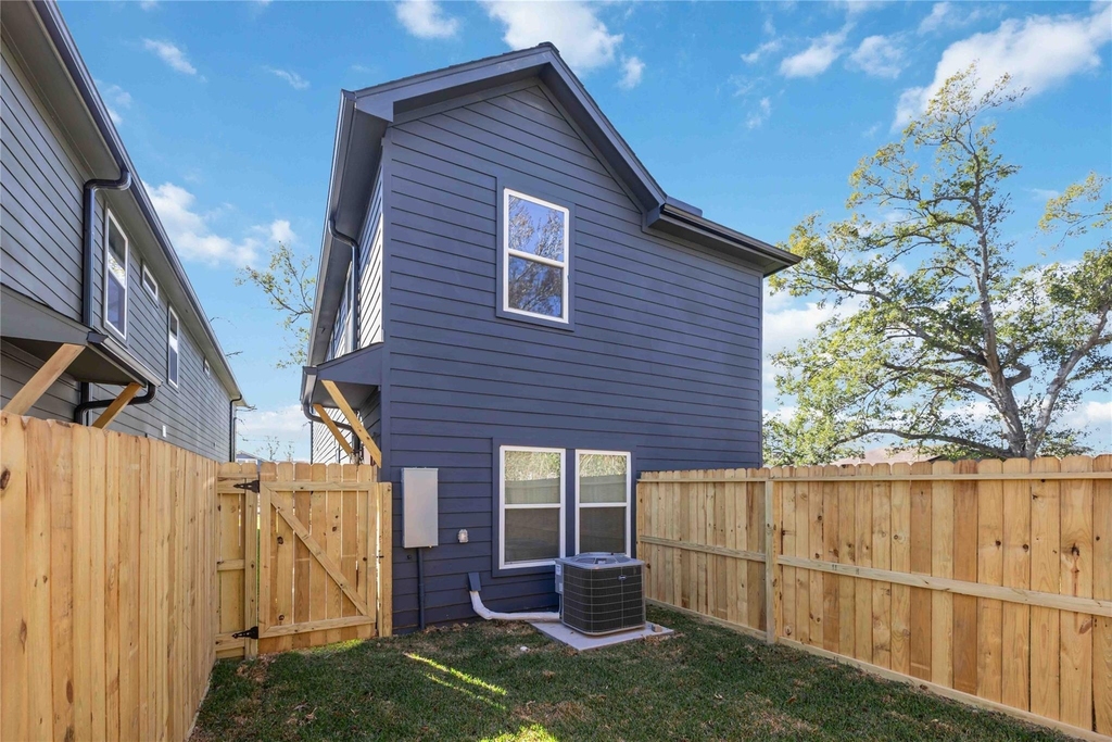 5811 Senior Street - Photo 14