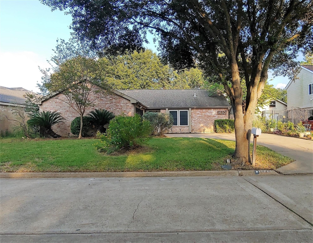 1930 Pepperwood Lane - Photo 0
