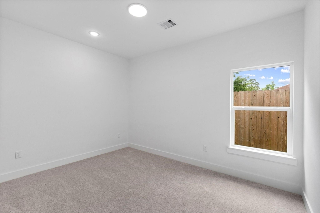 8109 Hamlet Street - Photo 9