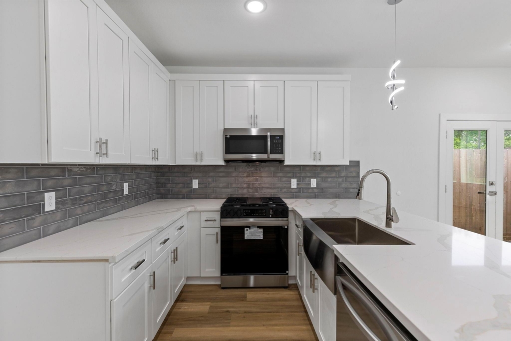 8109 Hamlet Street - Photo 5