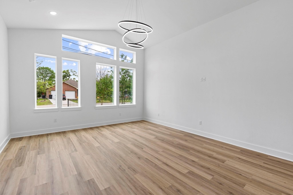 8109 Hamlet Street - Photo 3