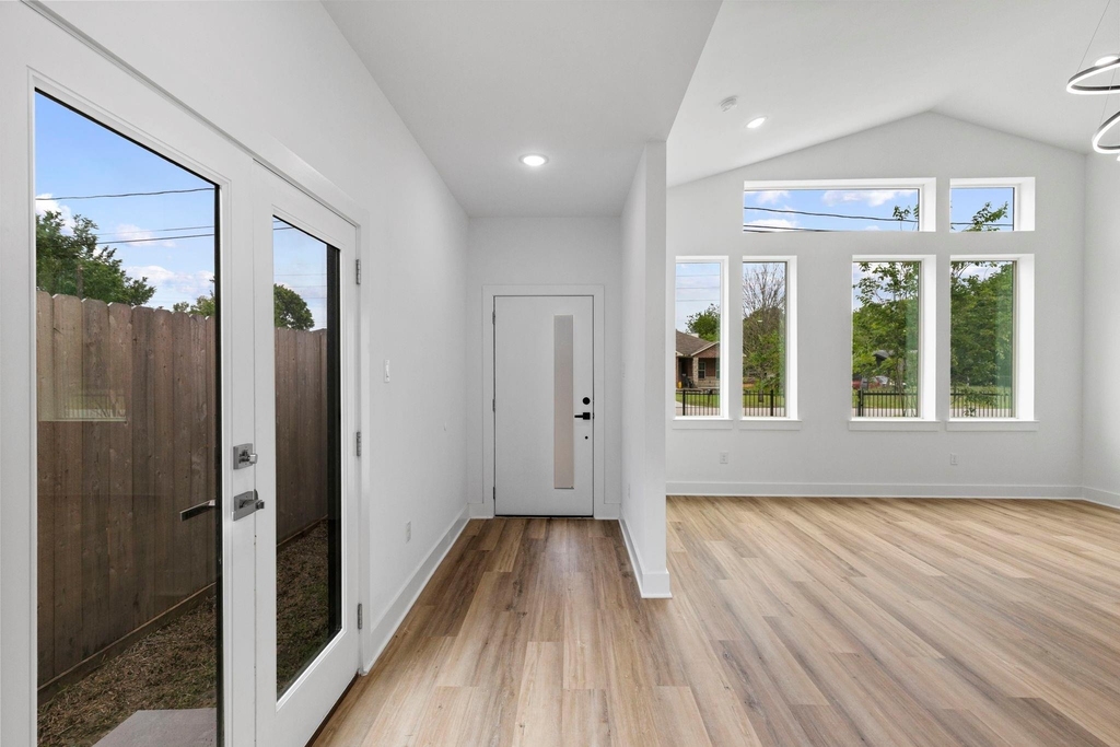 8109 Hamlet Street - Photo 2