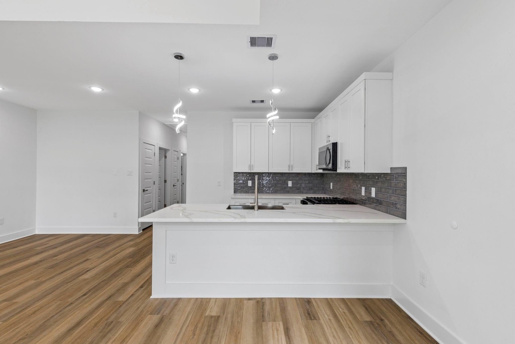 8109 Hamlet Street - Photo 4