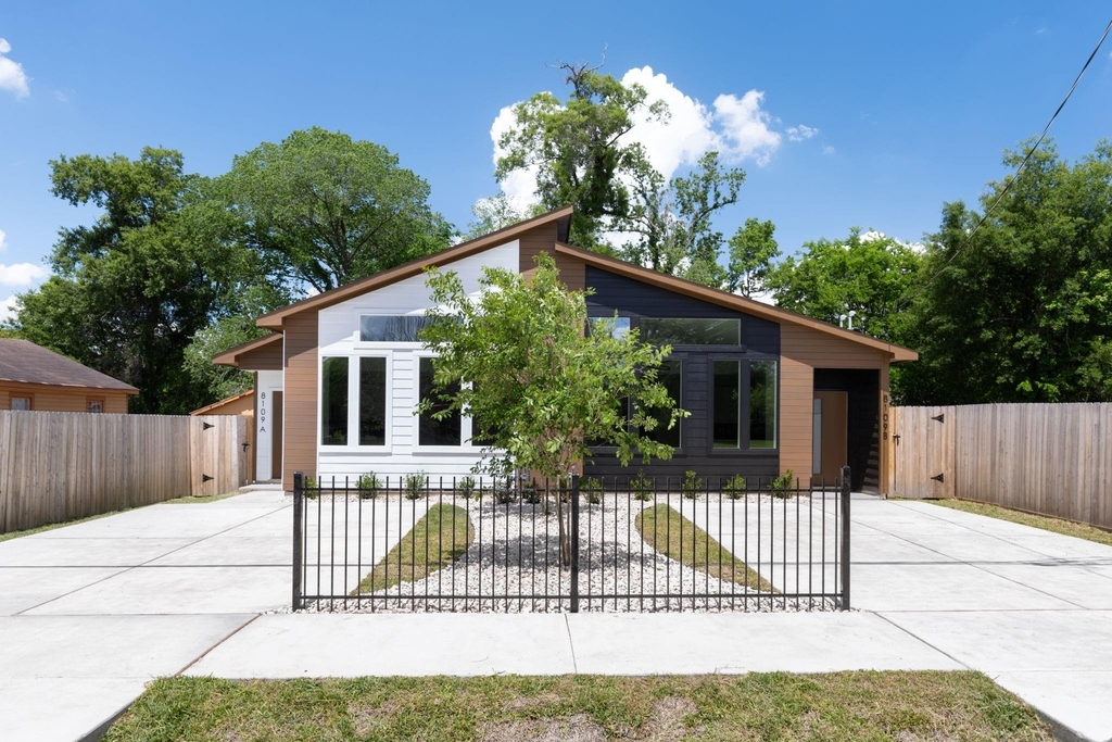 8109 Hamlet Street - Photo 19