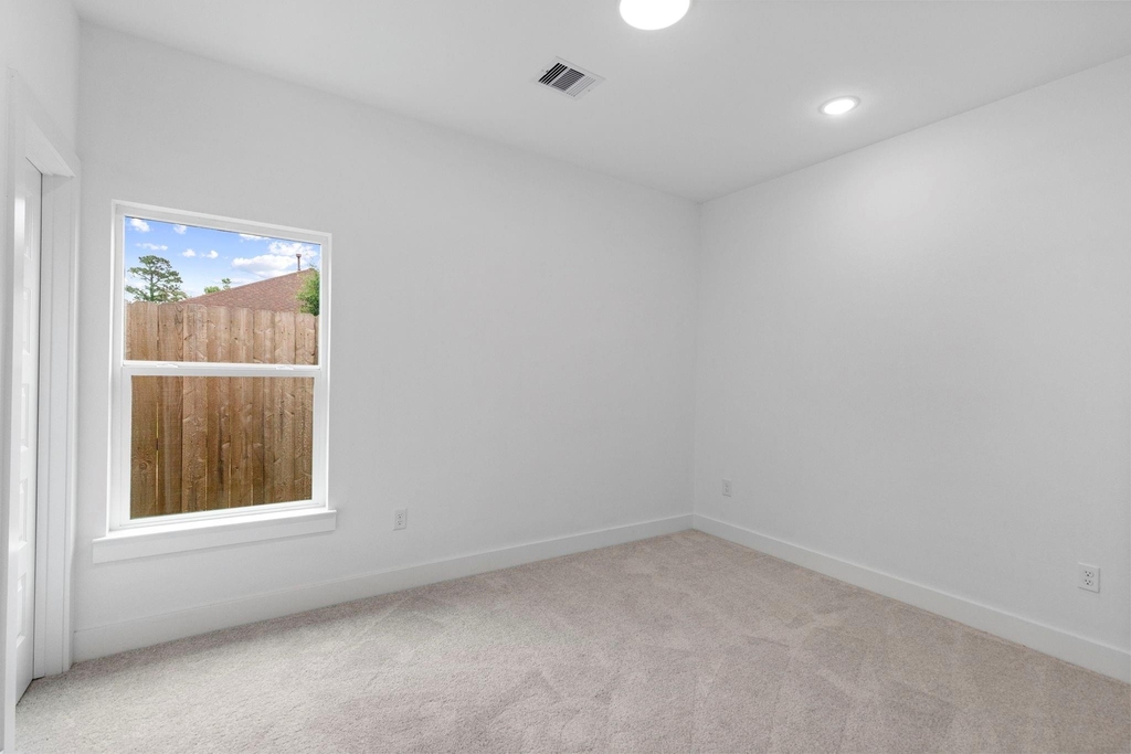 8109 Hamlet Street - Photo 7