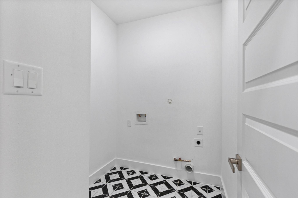 8109 Hamlet Street - Photo 6