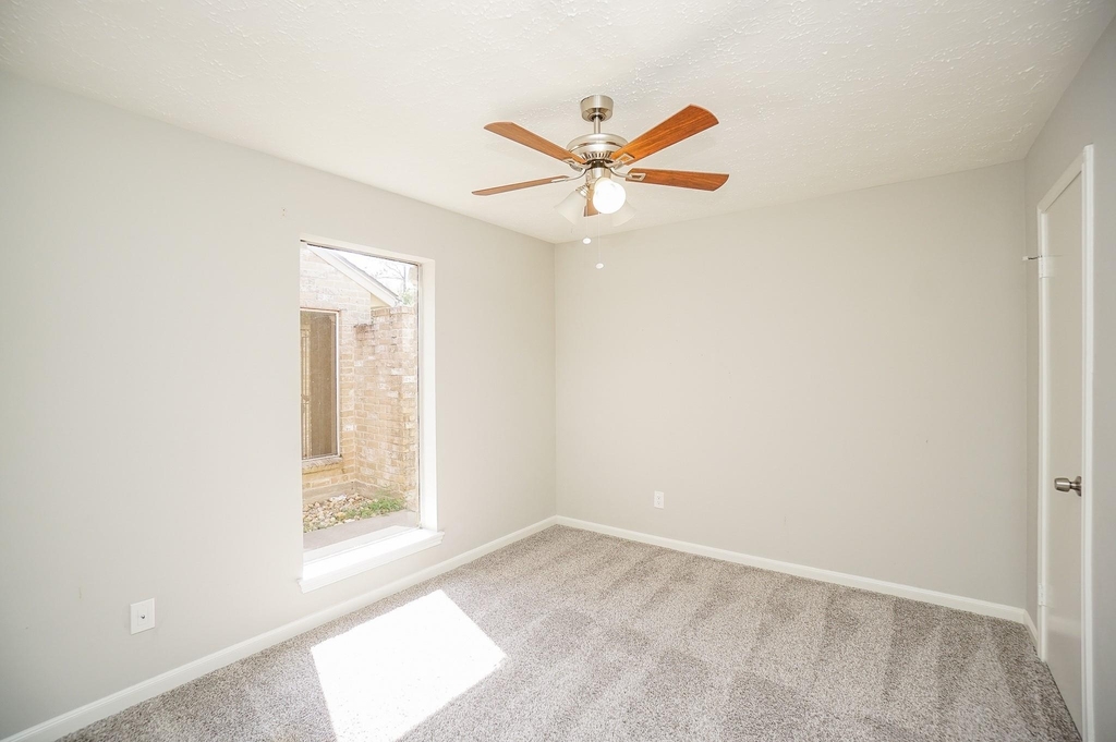 22418 Goldstone Drive - Photo 19