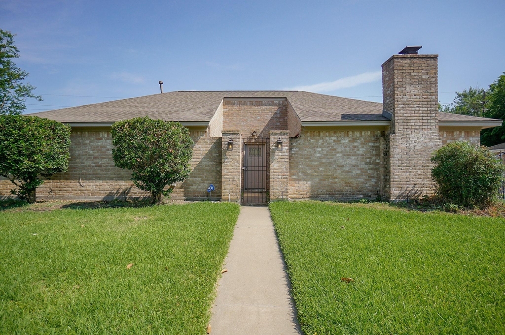 22418 Goldstone Drive - Photo 2