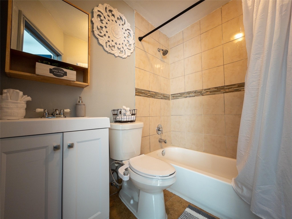 7124 Avenue F - Photo 4