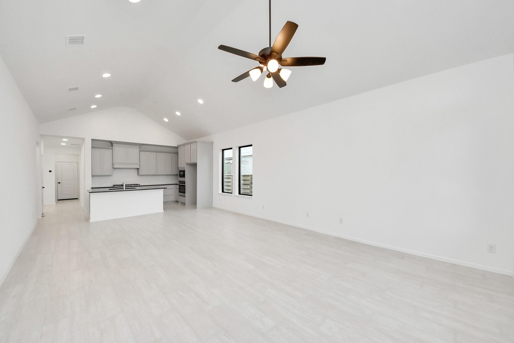 10706 Ursa Street - Photo 13