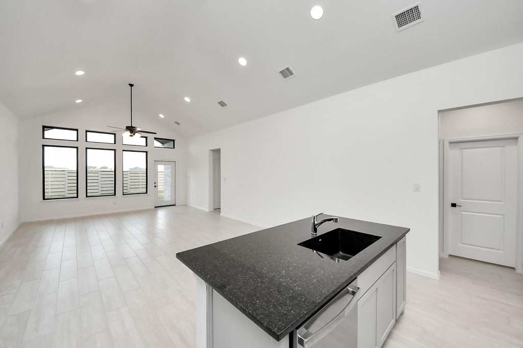 10706 Ursa Street - Photo 18