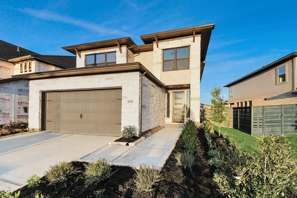 10706 Ursa Street - Photo 3