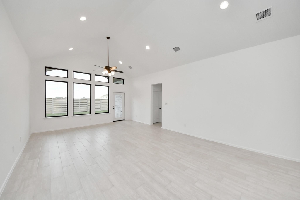 10706 Ursa Street - Photo 11
