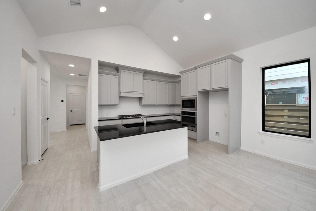 10706 Ursa Street - Photo 15