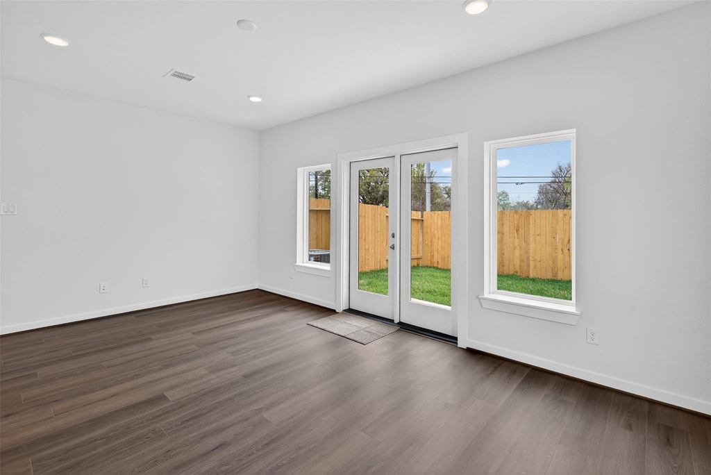 9113 Highland Northern Way - Photo 13