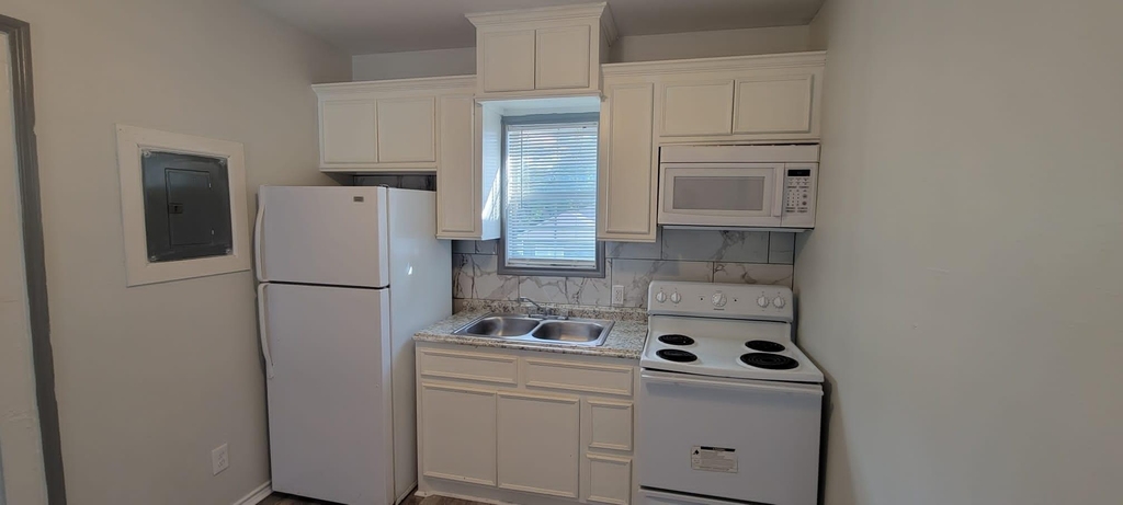 7124 Avenue F - Photo 9