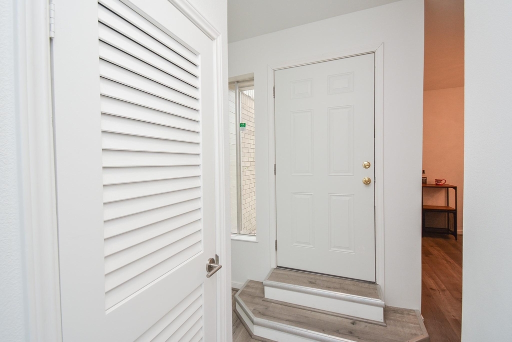 666 N Eldridge Parkway - Photo 2