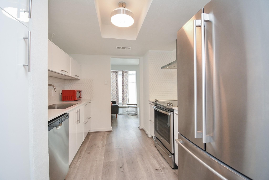 666 N Eldridge Parkway - Photo 10