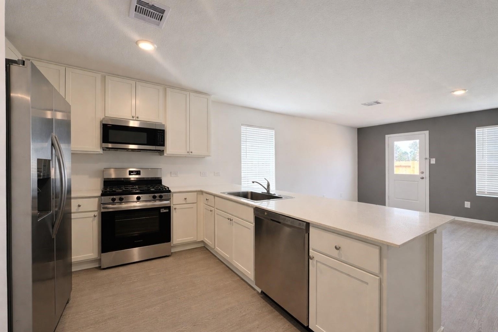15679 Plum Brook Dr - Photo 1