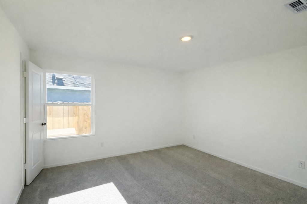 15679 Plum Brook Dr - Photo 6