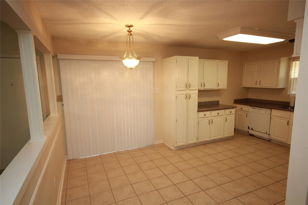 5302 Town Park Boulevard - Photo 5