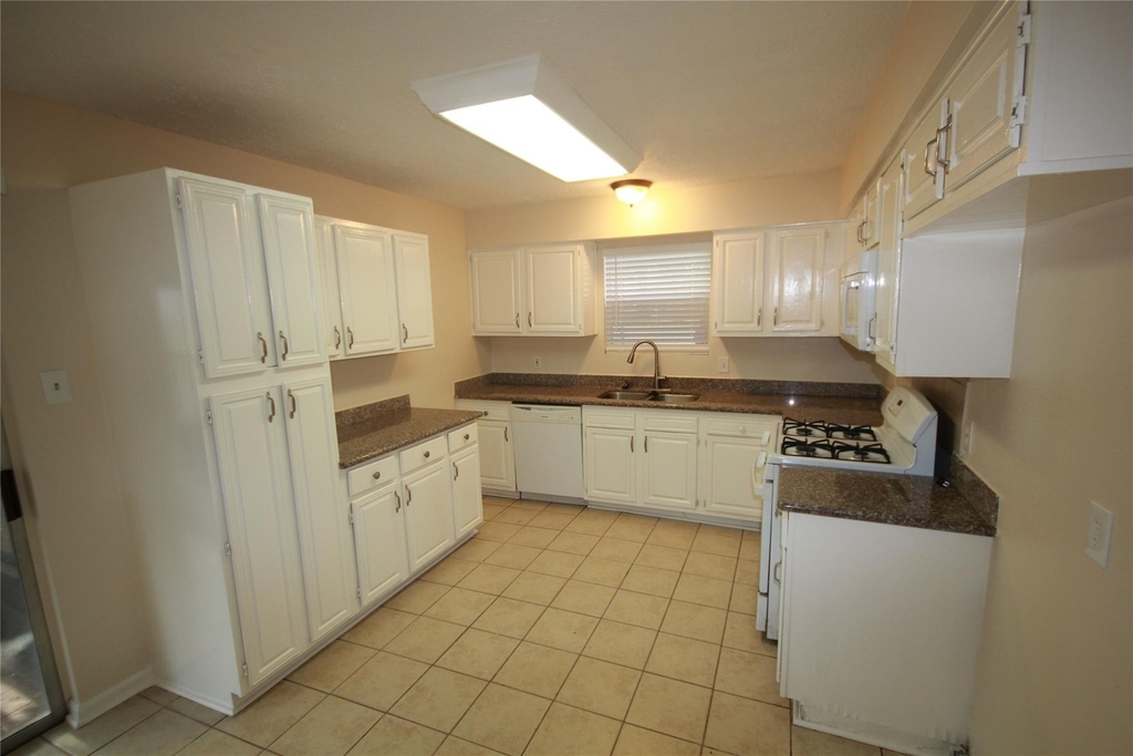 5302 Town Park Boulevard - Photo 30