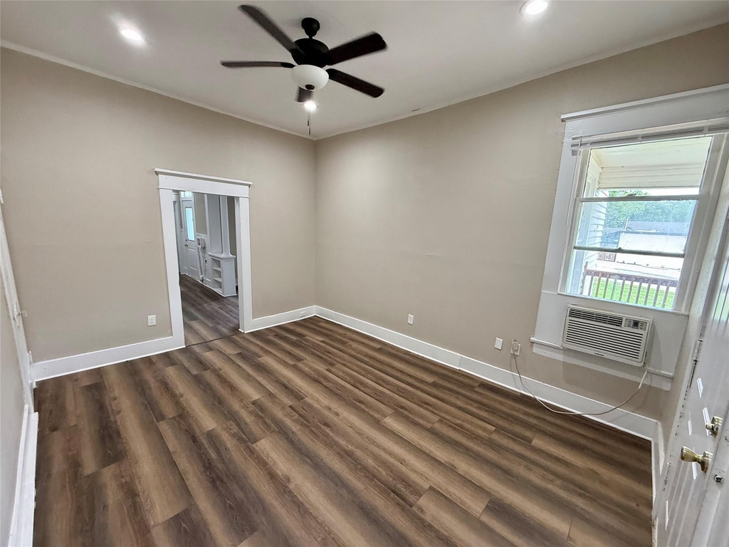 1403 14th Street - Photo 3
