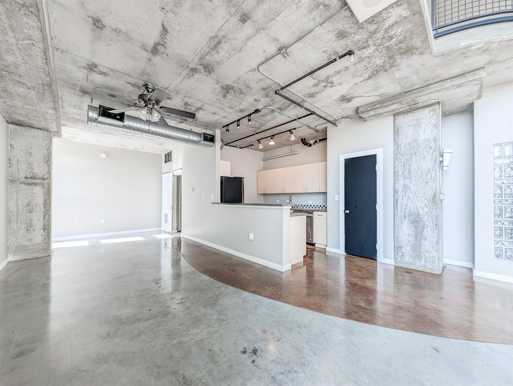 2000 Bagby Street - Photo 2