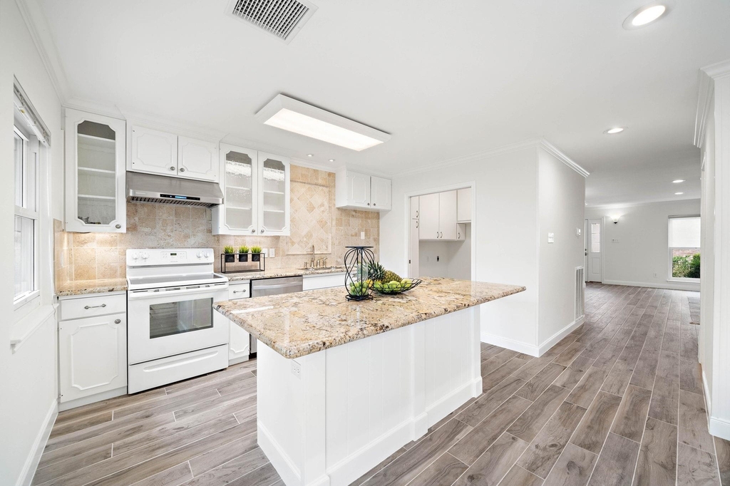6434 Burgoyne Road - Photo 9