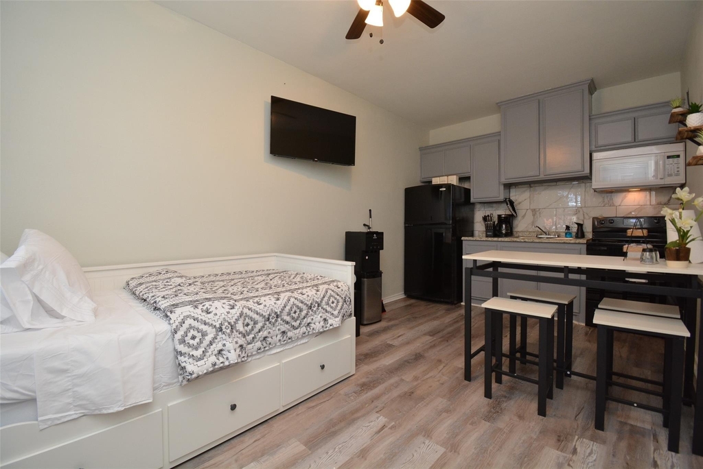 7124 Avenue F - Photo 4