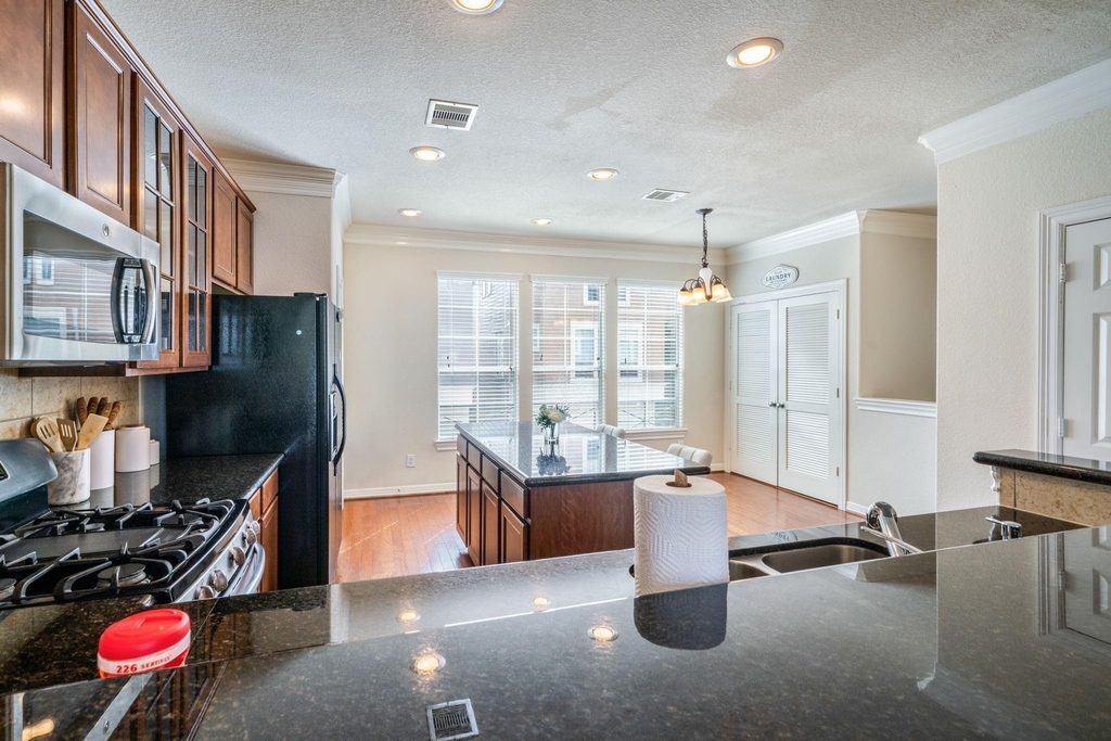 3210 Clearview Circle - Photo 3