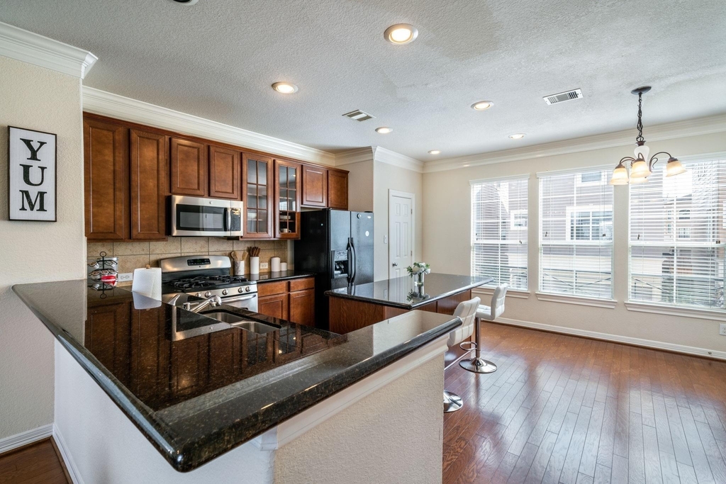 3210 Clearview Circle - Photo 2