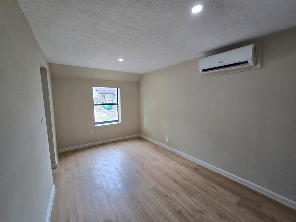 1723 Alta Vista Street - Photo 2