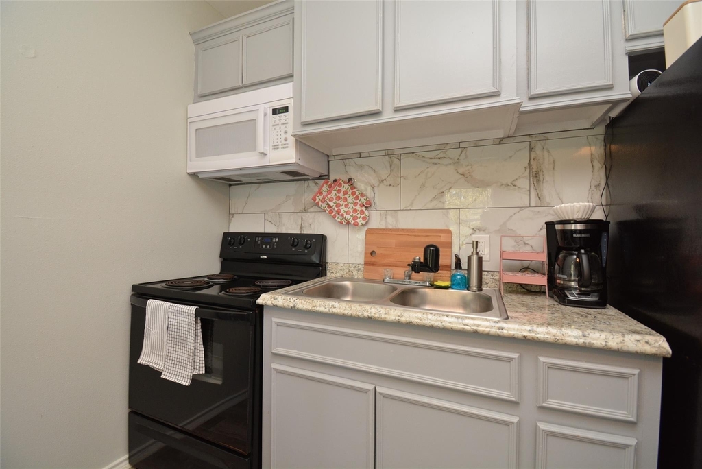 7124 Avenue F - Photo 9
