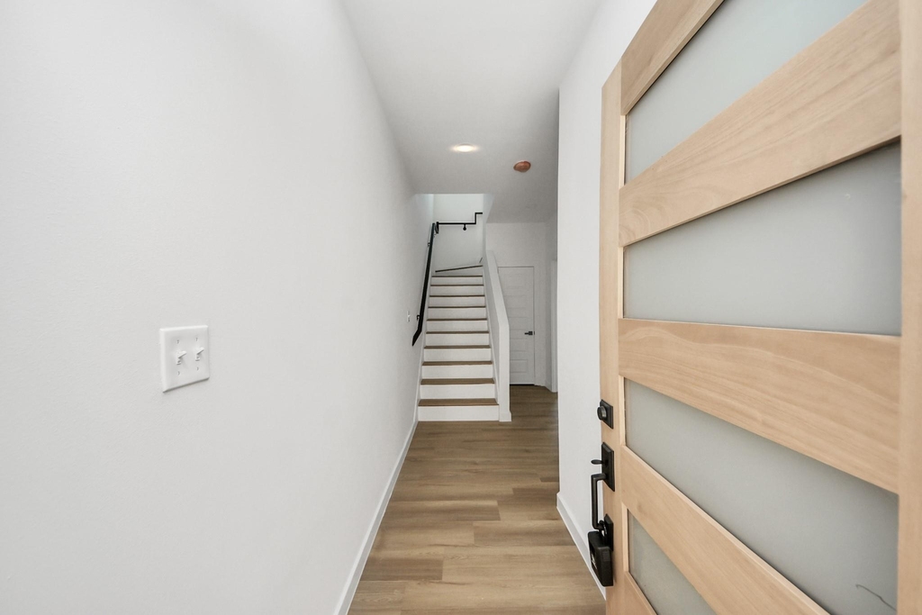 1216 E 34th Street - Photo 2