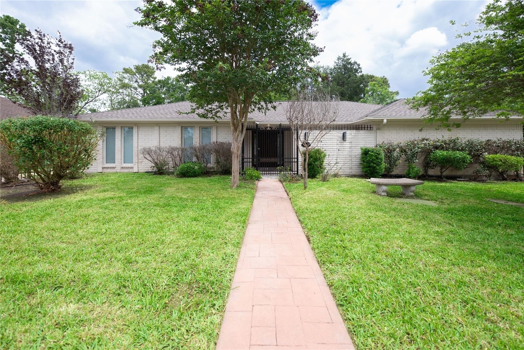 7546 Maple Tree Drive - Photo 0