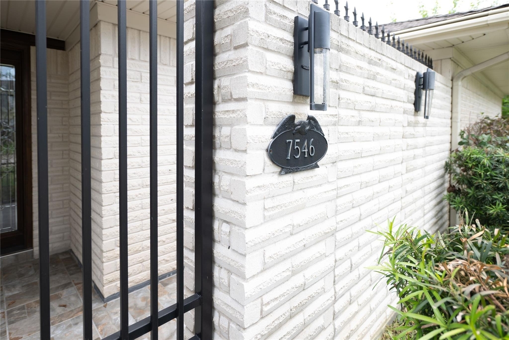 7546 Maple Tree Drive - Photo 4