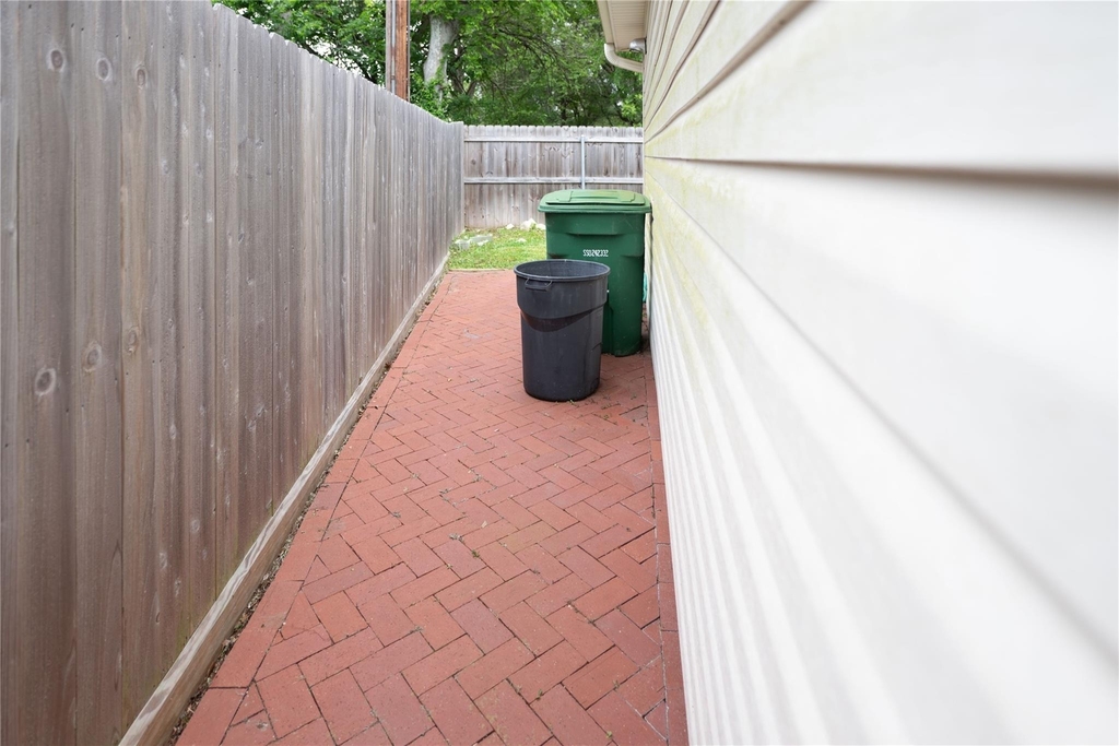 7546 Maple Tree Drive - Photo 44